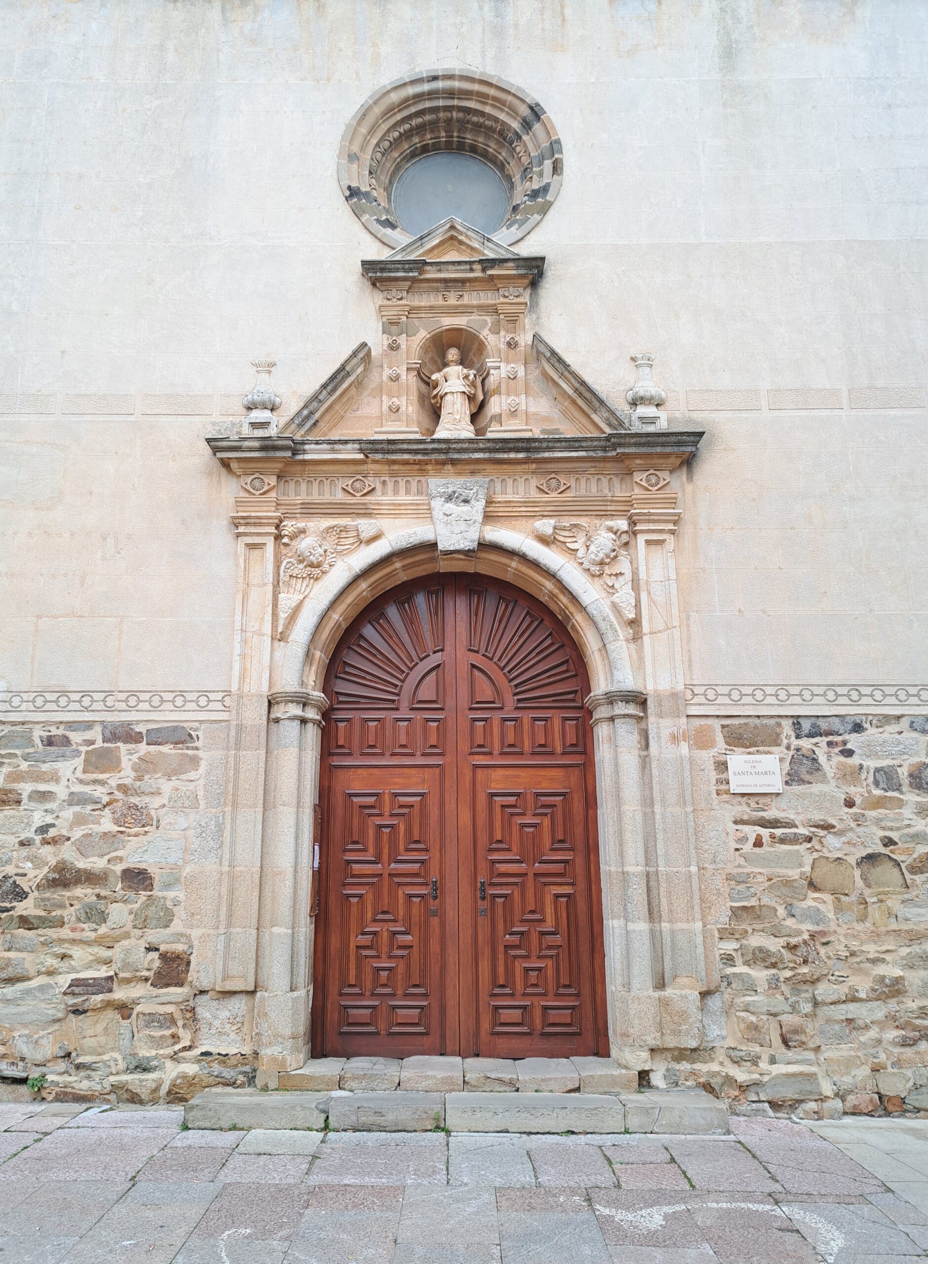 Portada-Iglesia-de-Santa-Marta