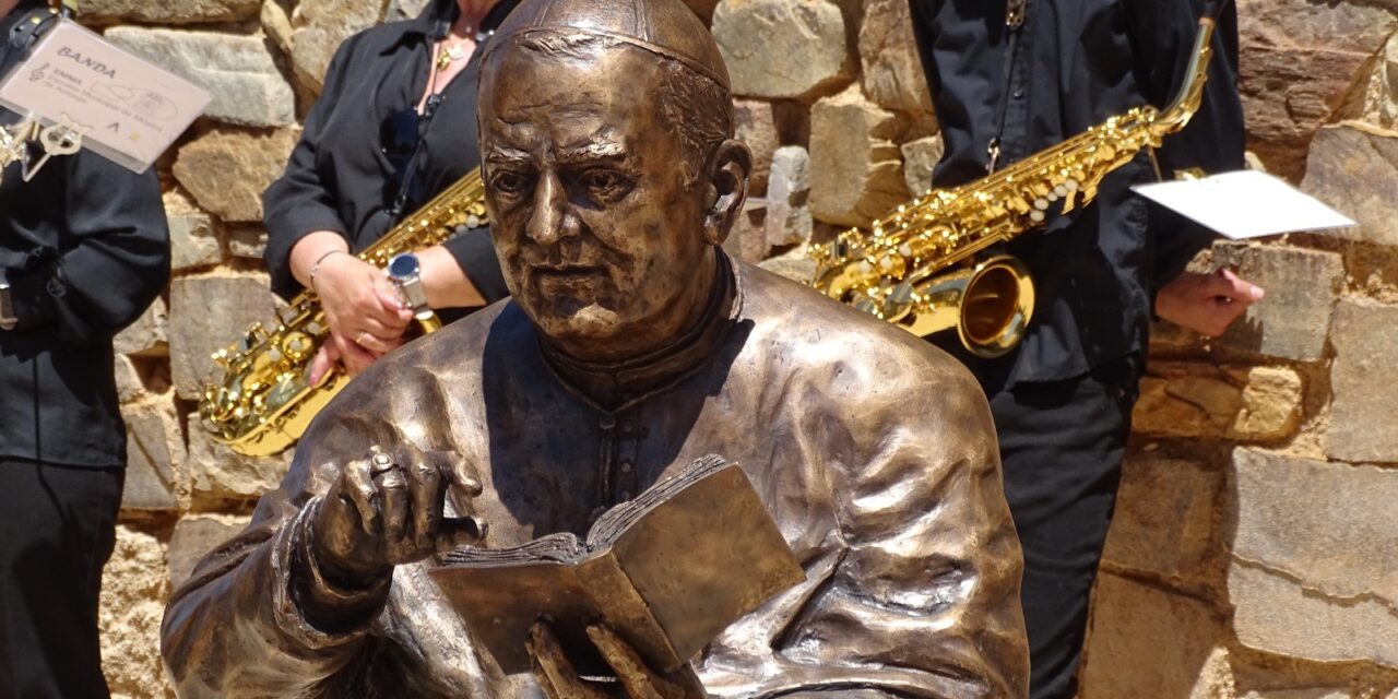 Nueva escultura del obispo Grau en el Palacio